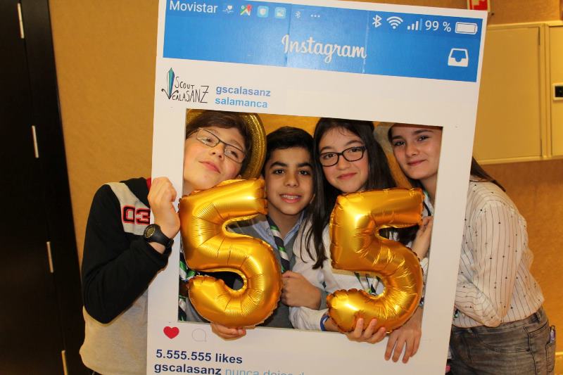 Scouts, monitores y familias, en la cena del 55 aniversario del grupo de Calasanz