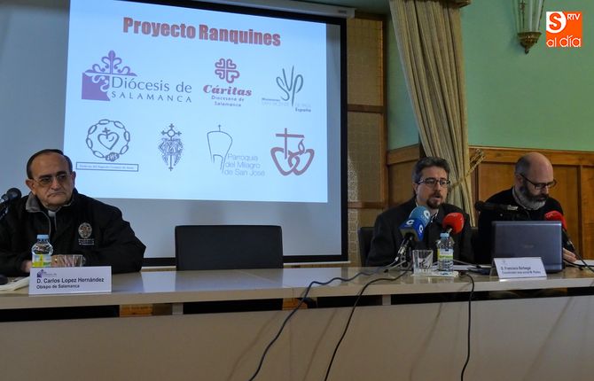 El obispo, Carlos López, Francisco Berbegal y Fernando Delgado, en la presentación de las obras