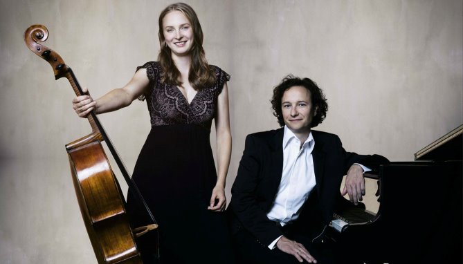La violonchelista Marie-Elisabeth Hecker y el pianista Martín Helmchen, que acompañarán a la violinista Viviane Hagner