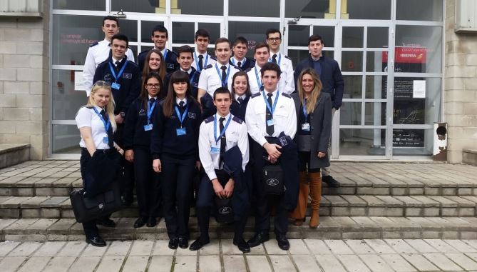 Visita de los alumnos a las instalaciones de Iberia Mantenimiento