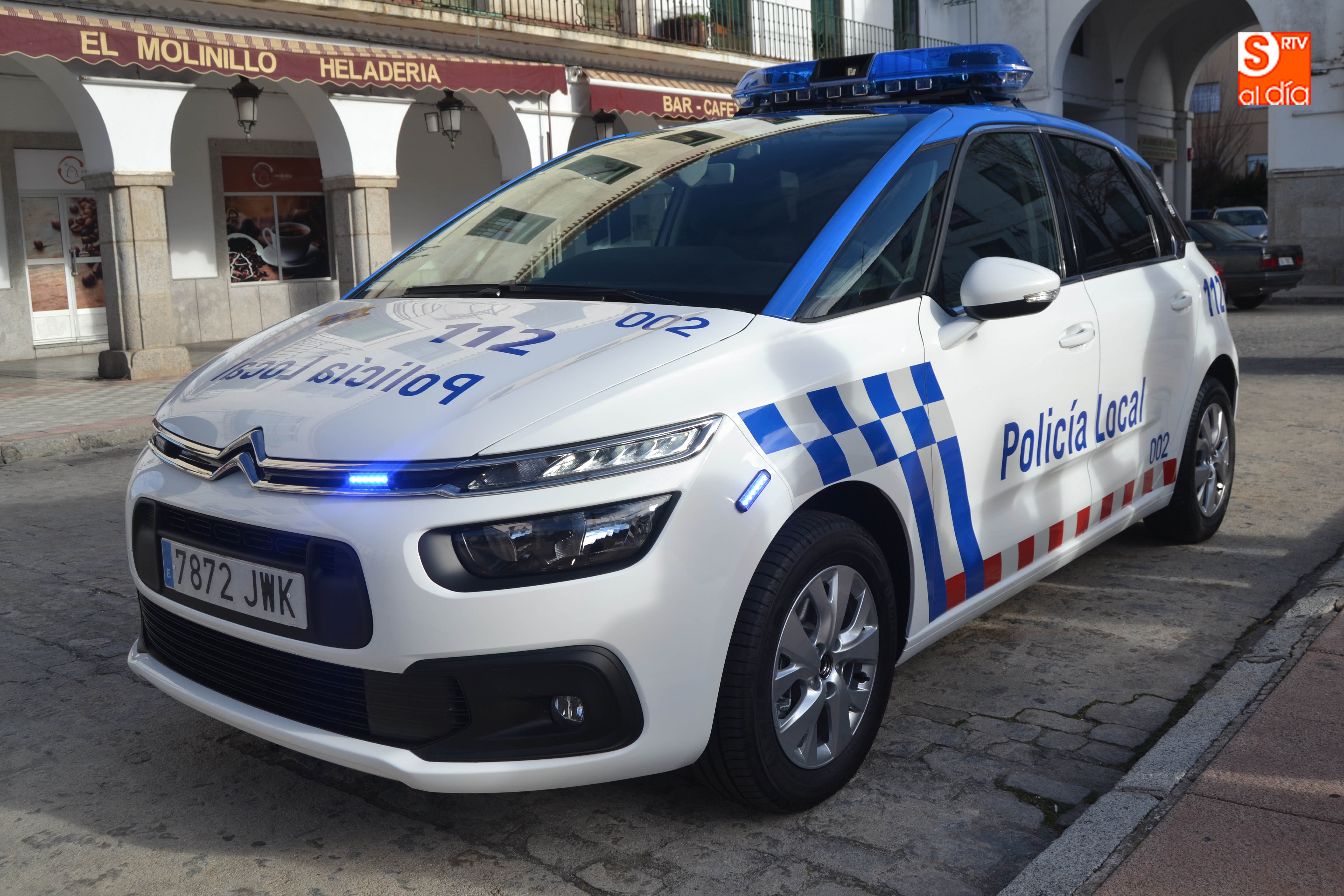 La Policía Local recibía este jueves su nuevo coche patrulla