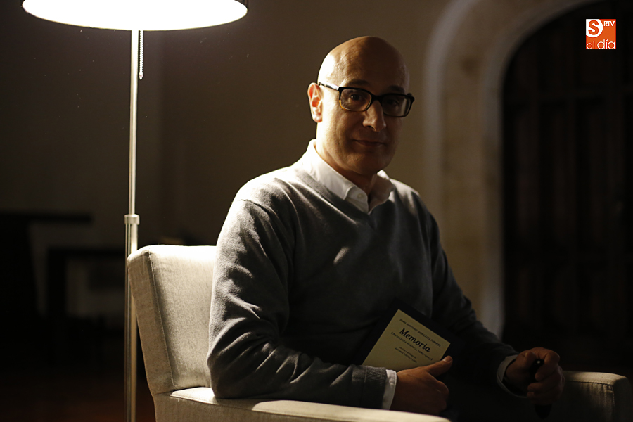 Juan Antonio González Fuentes, en el Salón de la Chimenea de Fonseca (Foto de Álex López)