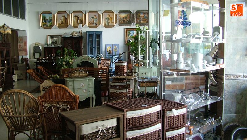 El objetivo de estas ayudas es incentivar el relevo generacional en el comercio menor / CORRAL