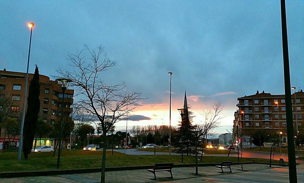 Puesta de sol en el Parque Villar y Macías  