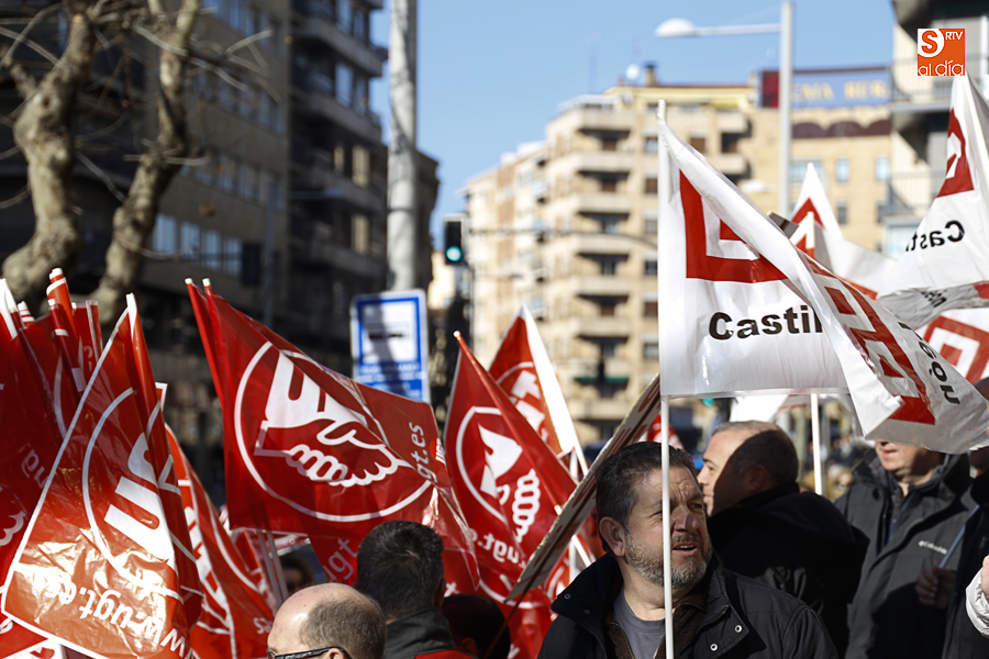 Los trabajadores del transporte sanitario se manifiestan para exigir un sueldo digno