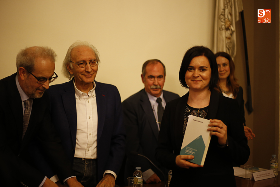 Pilar Jordá Peinado, en el momento de recibir su galardón (Foto de Álex López)