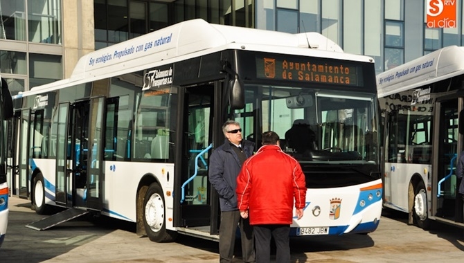 La mitad de la flota de autobuses, formada por 62, es de gas natural