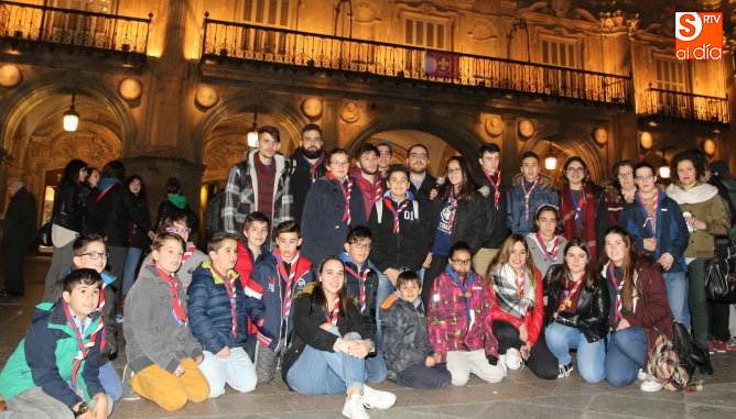Encuentro de grupos scout en la Plaza Mayor / Foto de Alberto Martín