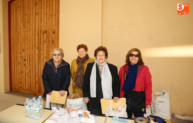 Numerosas personas han colaborado en la jornada en la parroquia de Fátima. Foto: Alberto Martín