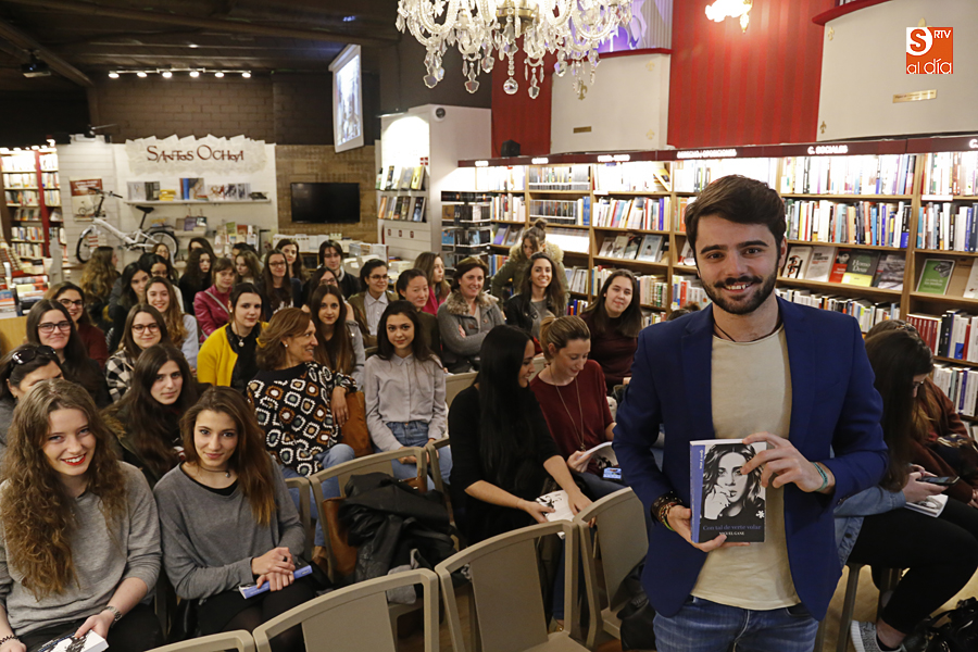 Miguel Gane, en la Librería Santos Ochoa, en la presentación de ‘Con tal de verte volar’ / Foto de Alejandro López