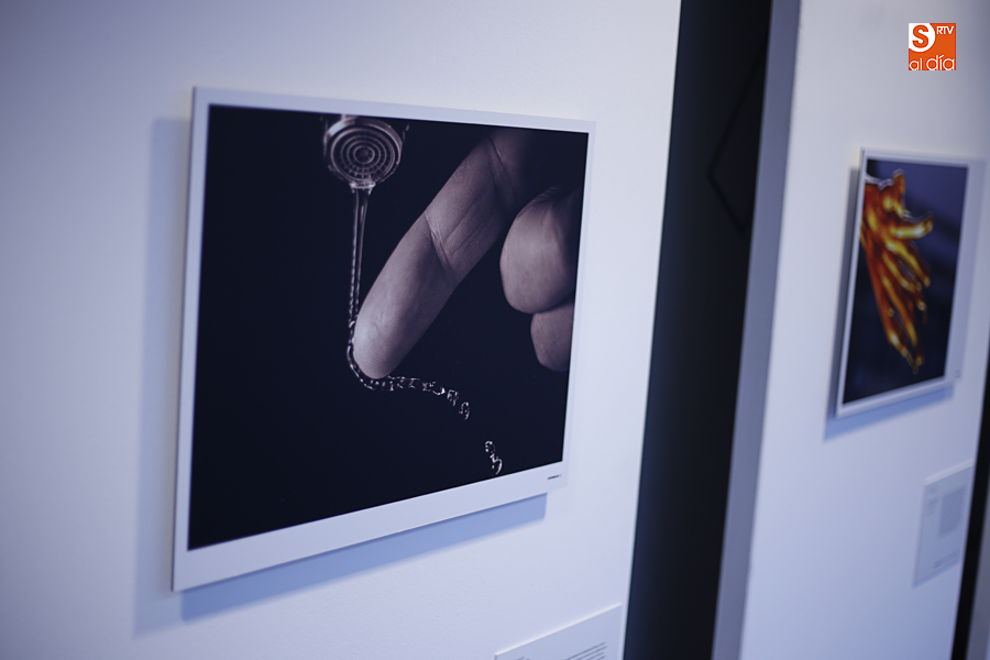 Los visitantes podrán contemplar 49 fotografías relacionadas con la ciencia (Foto de Álex López)