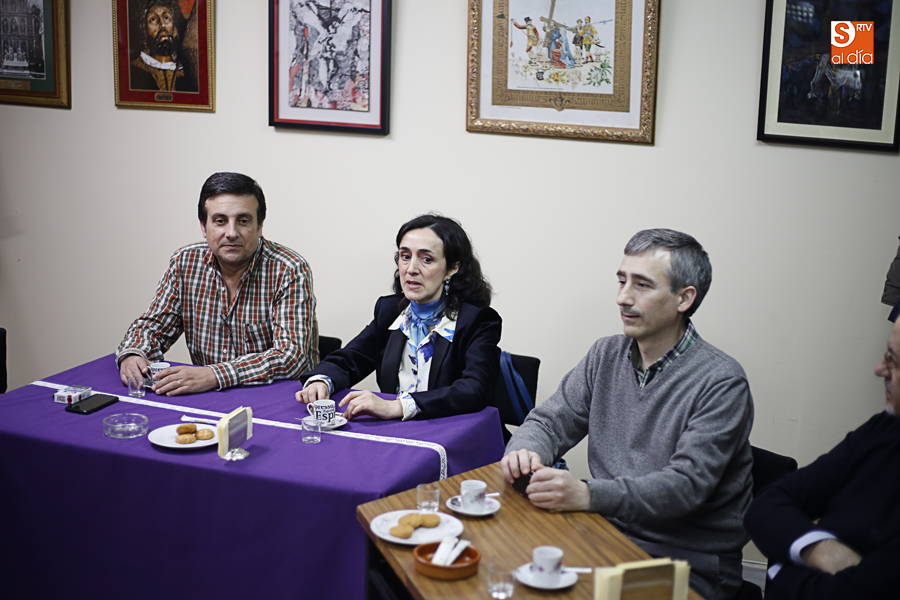 Asunción Escribano, en la sede de Cofrade Pasión, en una tertulia sobre la Semana Santa (Foto de Álex López)