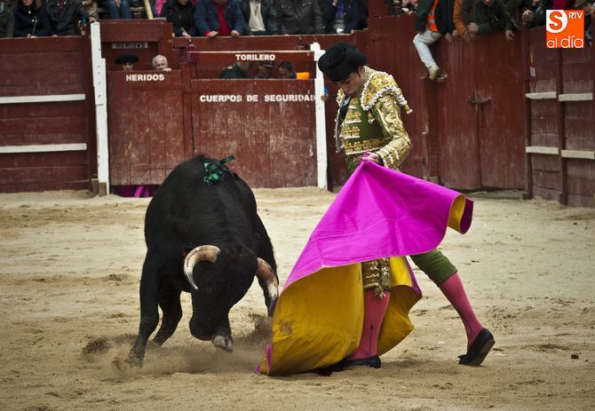 Pérez Pinto con el capote durante el festejo del martes de Carnaval/ Foto Adrián Martín