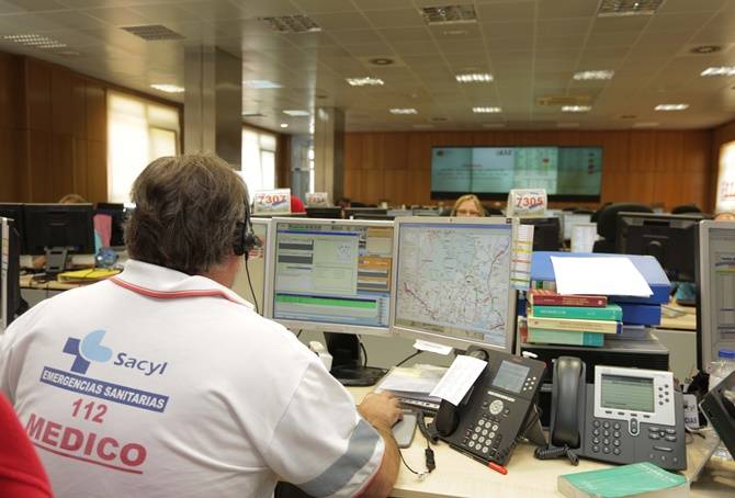 Uno de los médicos que atiende a los usuarios del 112