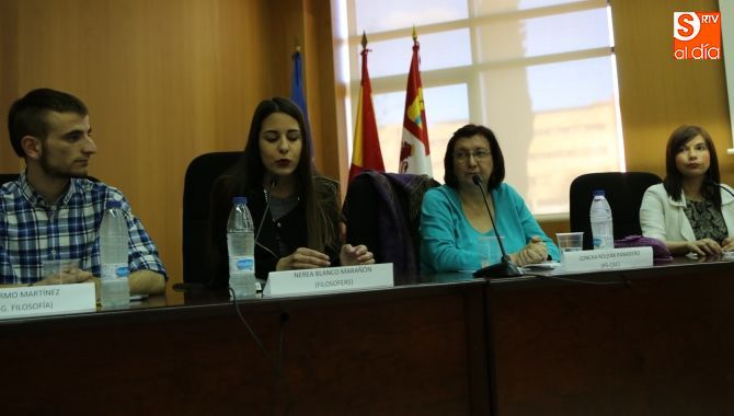 Mesa redonda en el FES.  Fotos: Alberto Martín