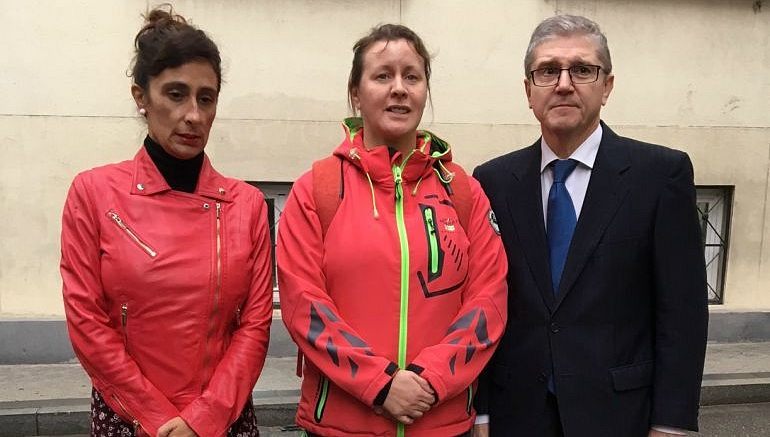 Alicia Sánchez, en el centro, con la Secretaria de la Mujer de AUGC, Pilar Villacorta, y el asesor jurídico nacional de la AUGC, Mariano Casado