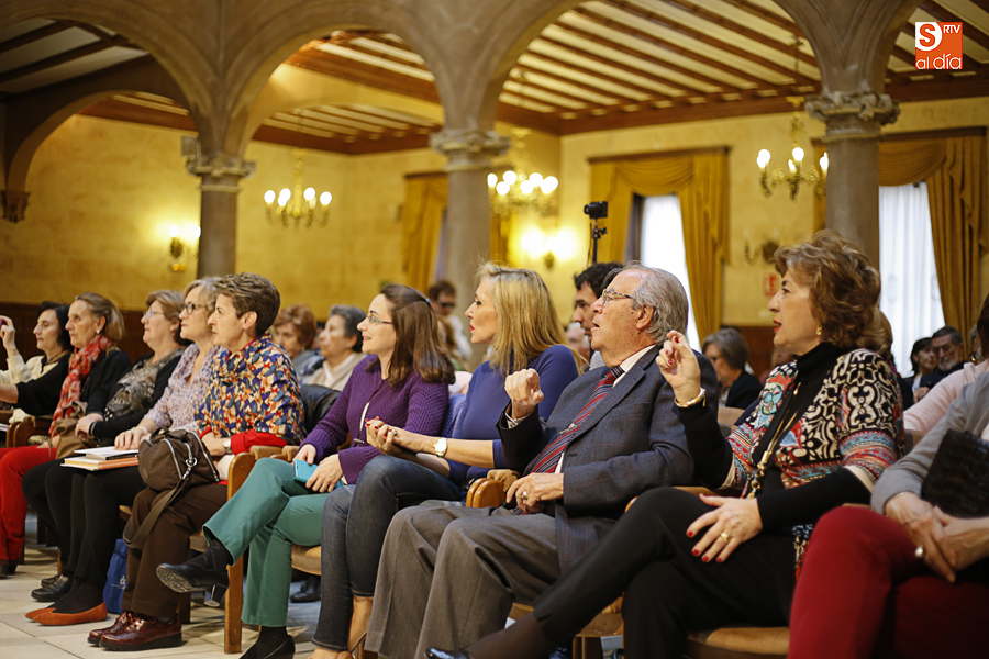 Mesa redonda en el Casino con la que se abren los actos del centenario del Colegio de Enfermería (Foto de Álex López)