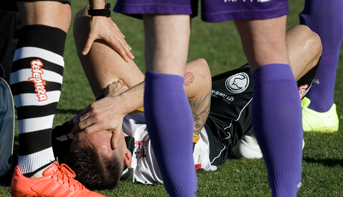 Lesión de Álex González, que no podrá jugar durante una semana / Foto Unionistas CF