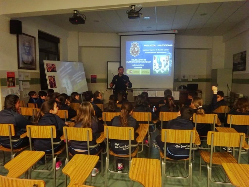 Charla sobre las redes sociales en el Colegio San Juan Bosco