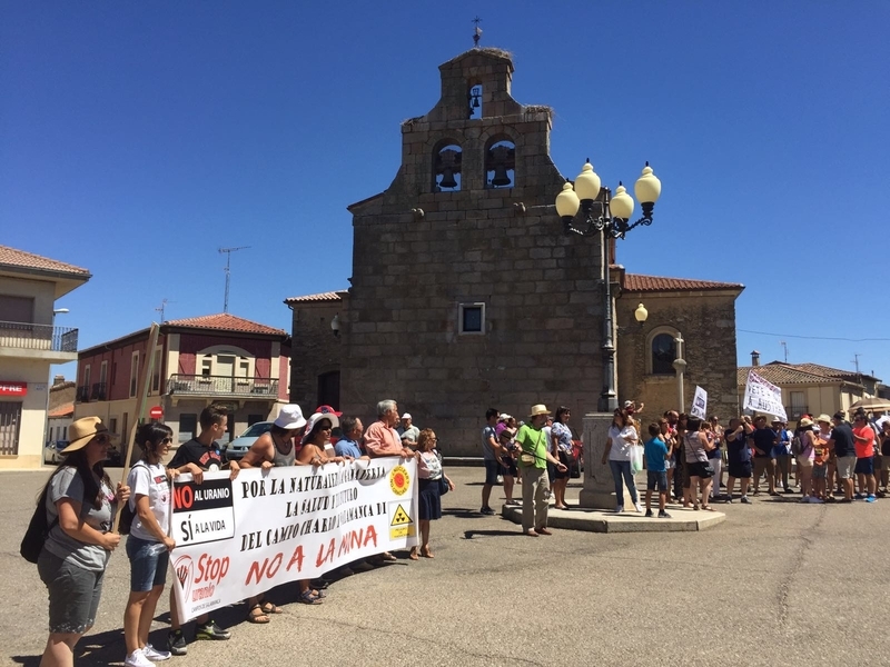 Decenas de personas contra la mina de uranio volverán a ocupar las calles de Retortillo este domingo