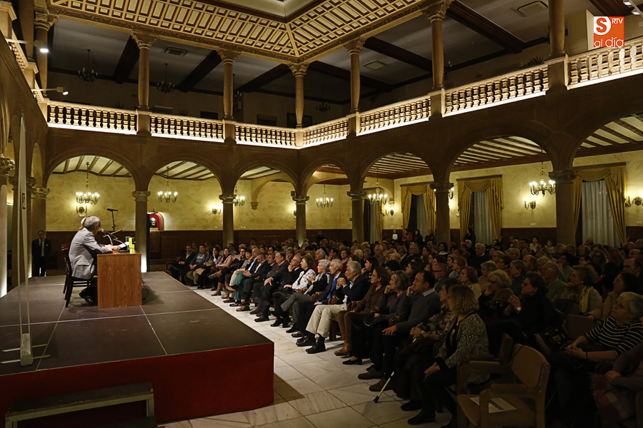 Momento de la conferencia ofrecida en el Casino de Salamanca (Foto de Álex López)