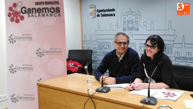 Gabriel Risco y Virginia Carrera, en la sala de prensa del Ayuntamiento