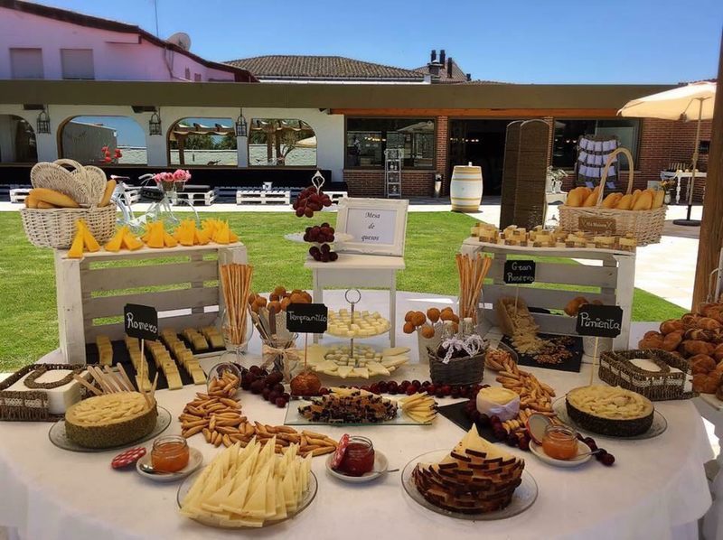 El Quijote está preparado para ofrecer grandes eventos gastronómicos y comidas o cenas familiares más íntimas en el lugar donde se le requiera