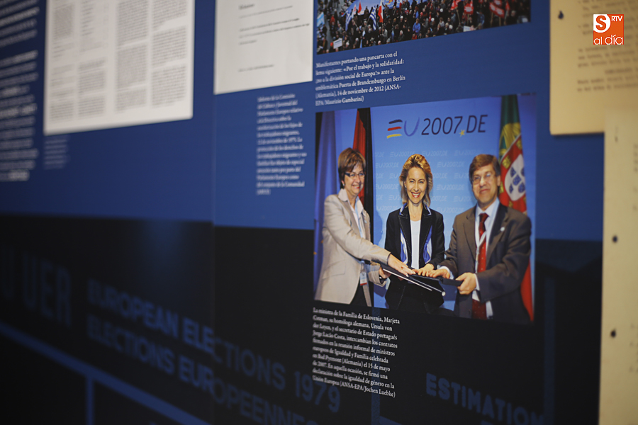 La exposición cuenta con 14 paneles que recorren la historia de la integración europea / Foto de Alejandro López