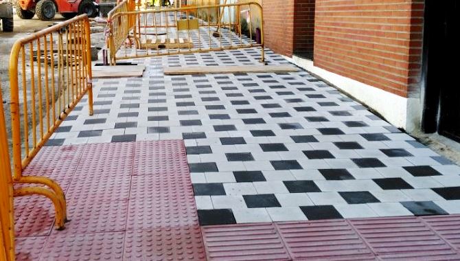 Una de las aceras renovadas en estas calles