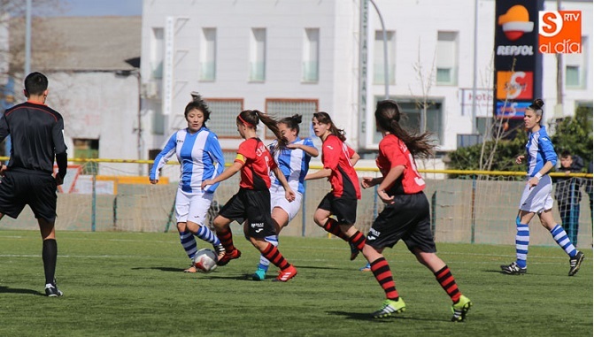 Instante del juego entre el Sporting Garrido y el Salamanca