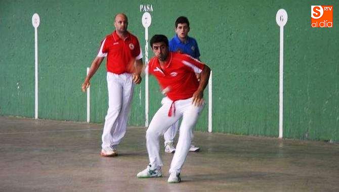 Momento de un partido de pelota a mano con Galgo IV y Plaza