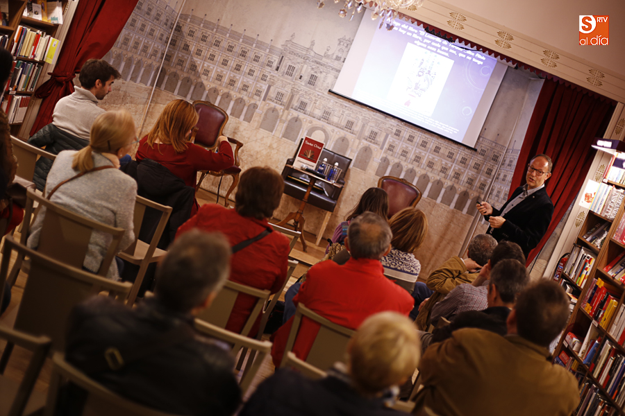 El escritor José Luis Blanco, protagonista de este acto literario en la librería Santos Ochoa / Foto de Alejandro López