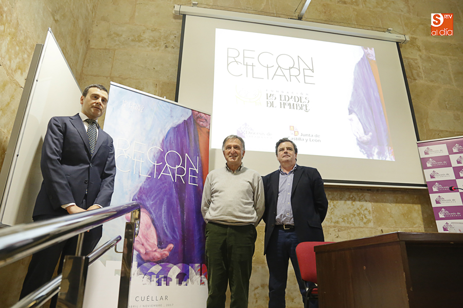 Ramón Martín, delegado diocesano de Patrimonio, en el centro, junto a Adolfo Domínguez, jefe del Servicio Territorial de Cultura de la Junta y  José María Vicente, de la Fundación Las Edades del Hombre / Foto de Alejandro López