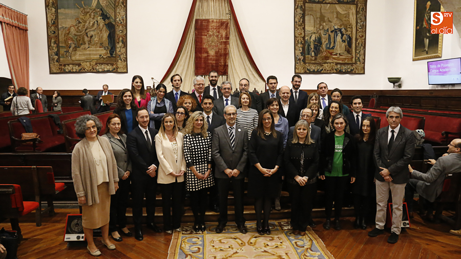 Foto de familia en el Paraninfo de la USAL (Foto de Álex López)