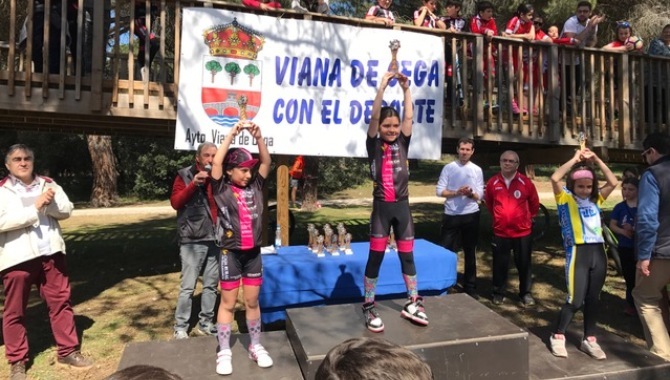 Momento de la entrega de trofeos en Viana de Cega, en Valladolid