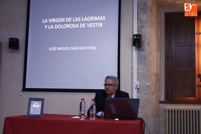 Un momento de la conferencia impartida por José Miguel Sánchez Peña. Foto: David Fernández
