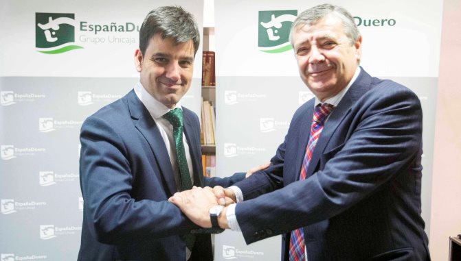Manuel Rubio, director territorial de EspañaDuero en Valladolid; y Benito Díez, decano del Colegio Oficial de Ingenieros de Caminos, Canales y Puertos de Castilla y León
