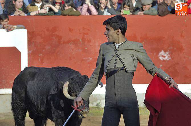 El salmantino Manuel Diosleguarde en la final del bolsín taurino de Ciudad Rodrigo en la que resultó ganador/ Foto: Adrián Martín