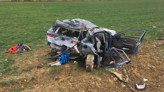 Estado en el que quedó el coche donde viajaban los tres fallecidos