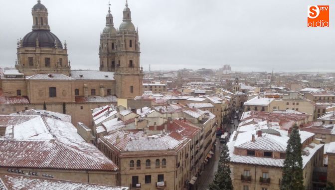 La nieve se fue retirando y sólo queda en los tejados de la ciudad