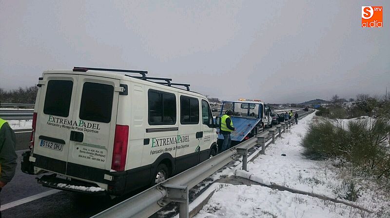 Uno de los vehículos iimplicados en la colisión múltiple en Nava de Béjar.