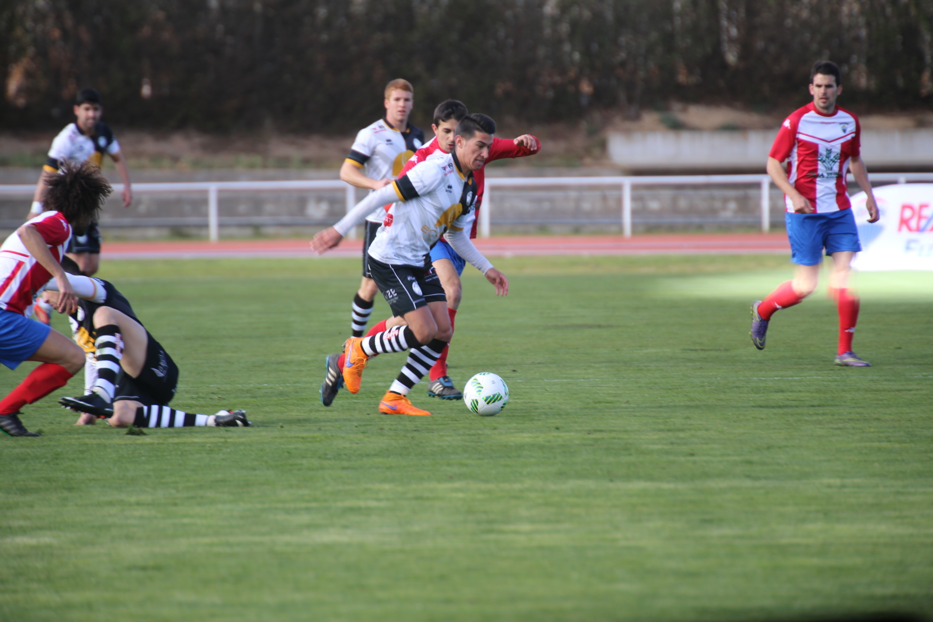 Unionistas de Salamanca gana al Atlético Tordesillas y recupera la senda del triunfo (3-0)