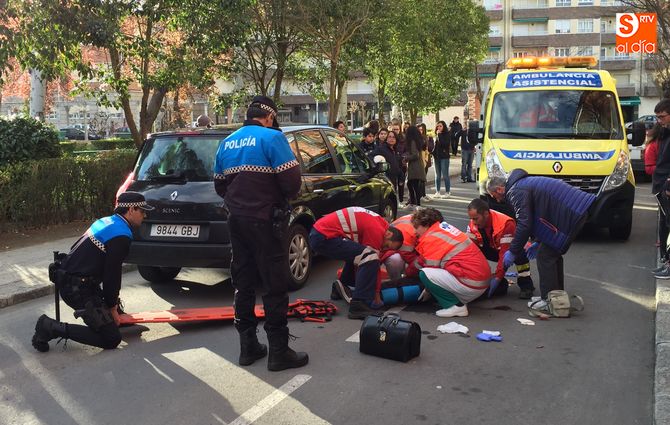 Sanitarios de Peñaranda atendiendo al niño atropellado