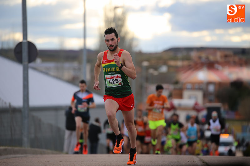 El corredor del Bikila, Ivan Roade, ganó en categoría masculina con un tiempo de 23:56 / Foto de Alberto Martín