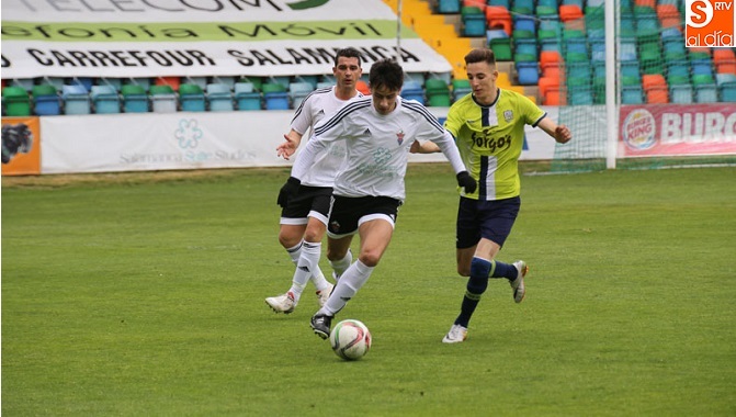 Jugada del partido entre el Salmantino y el Helmántico