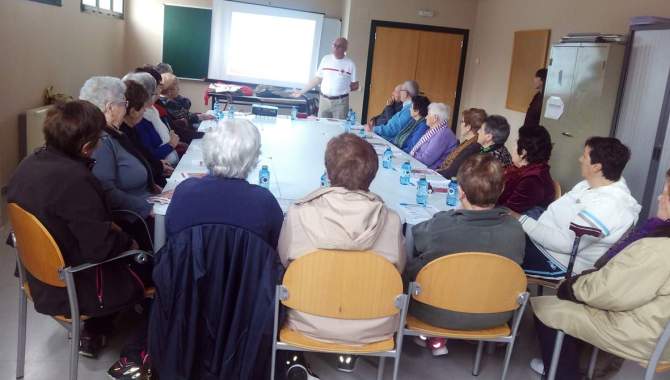 Momento de la charla que se realizó en Carbajosa de la Sagrada sobre la alimentación