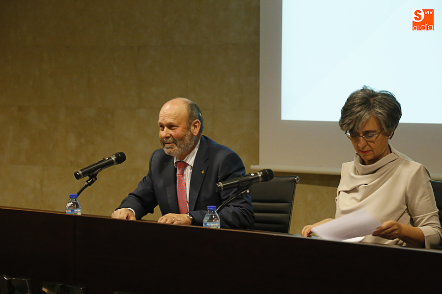 Ernesto Moronta e Isabel Martín, presidente y directora general de Caja Rural de Salamanca / Foto de Alejandro López