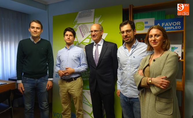 Ángel Ferández, Diego Gago, Javier Iglesias, Eduardo Carazo y la secretaria de NNGG de Asturias
