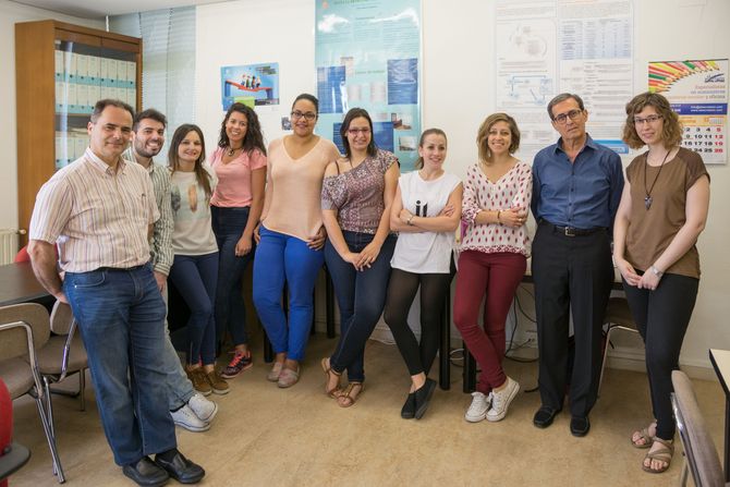 El profesor de la Universidad de Salamanca, Ricardo Canal Bedia, con su grupo de investigadores