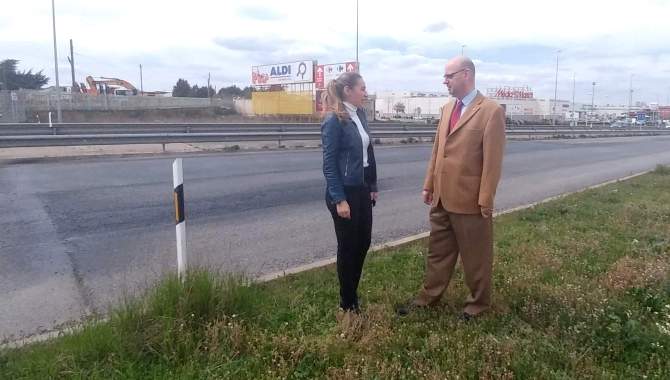 Marta Labrador inspecciona las obras de acondicionamiento de la Autovía